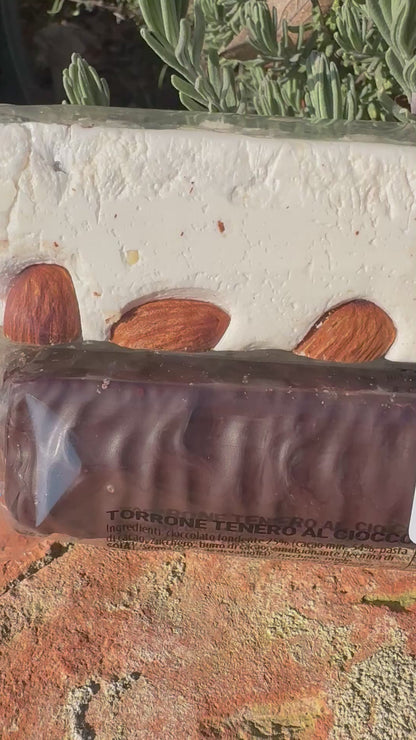TORRONE TENERO CON MANDORLE